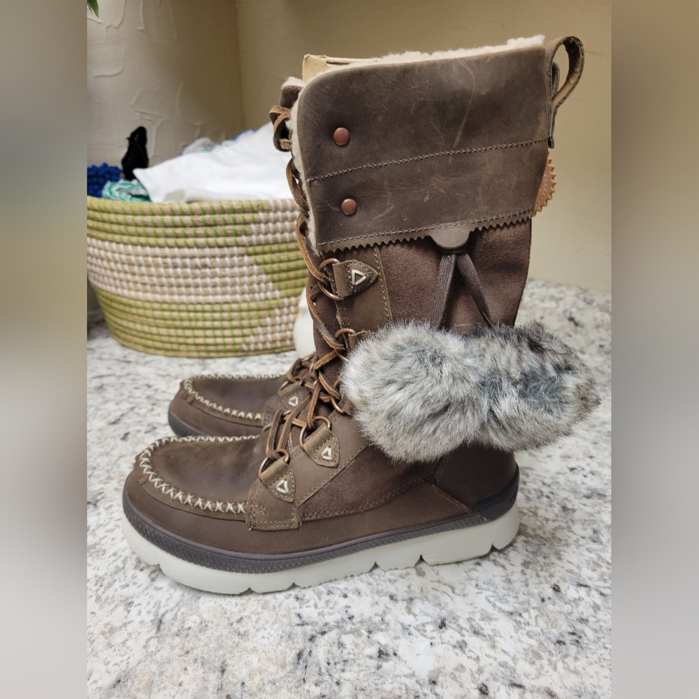 New Manitobah Mukluk Waterproof Pacific Fur-Trimmed Winter Boots 8 - Picture 2 of 11